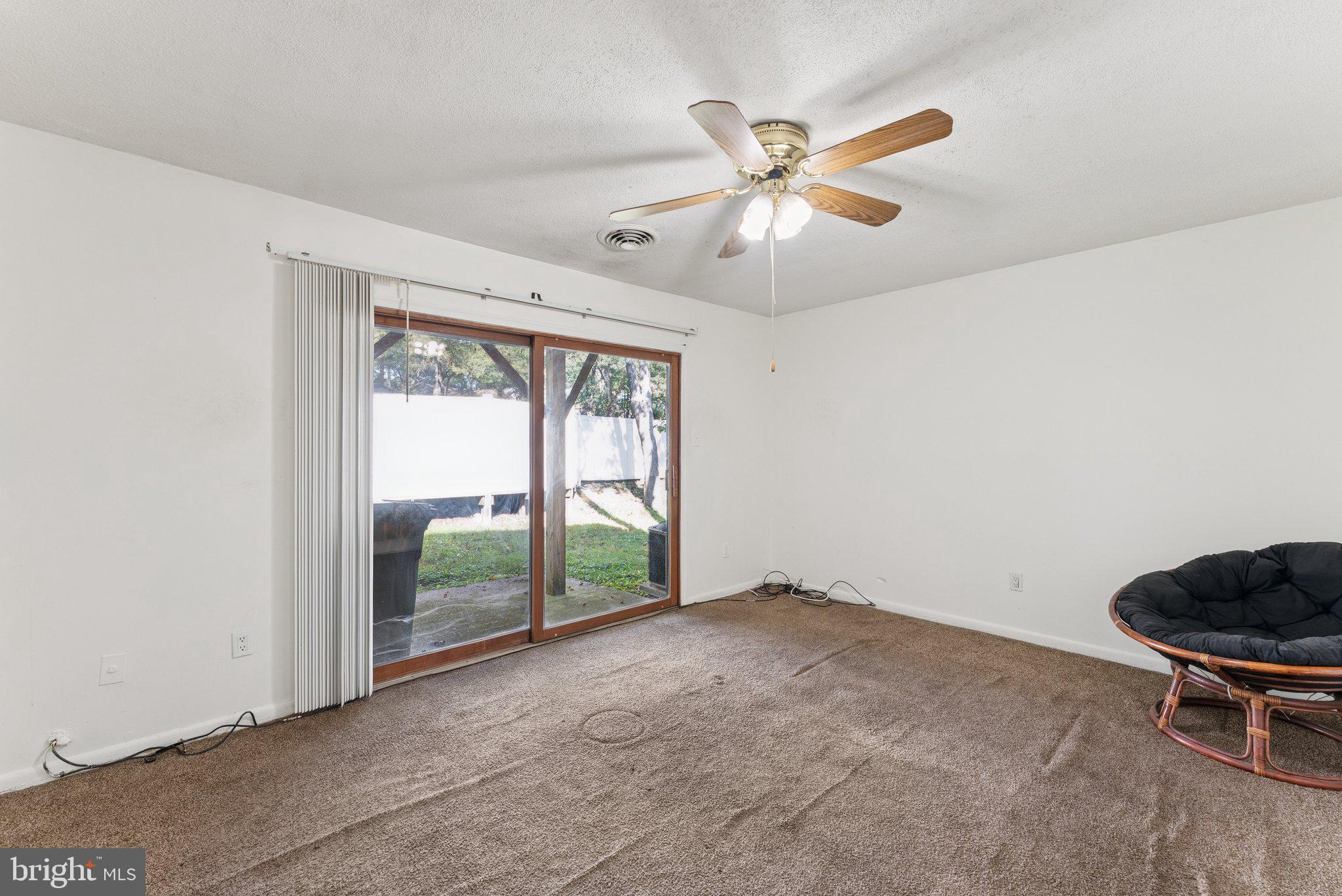 FOUR SEASONS - Residential