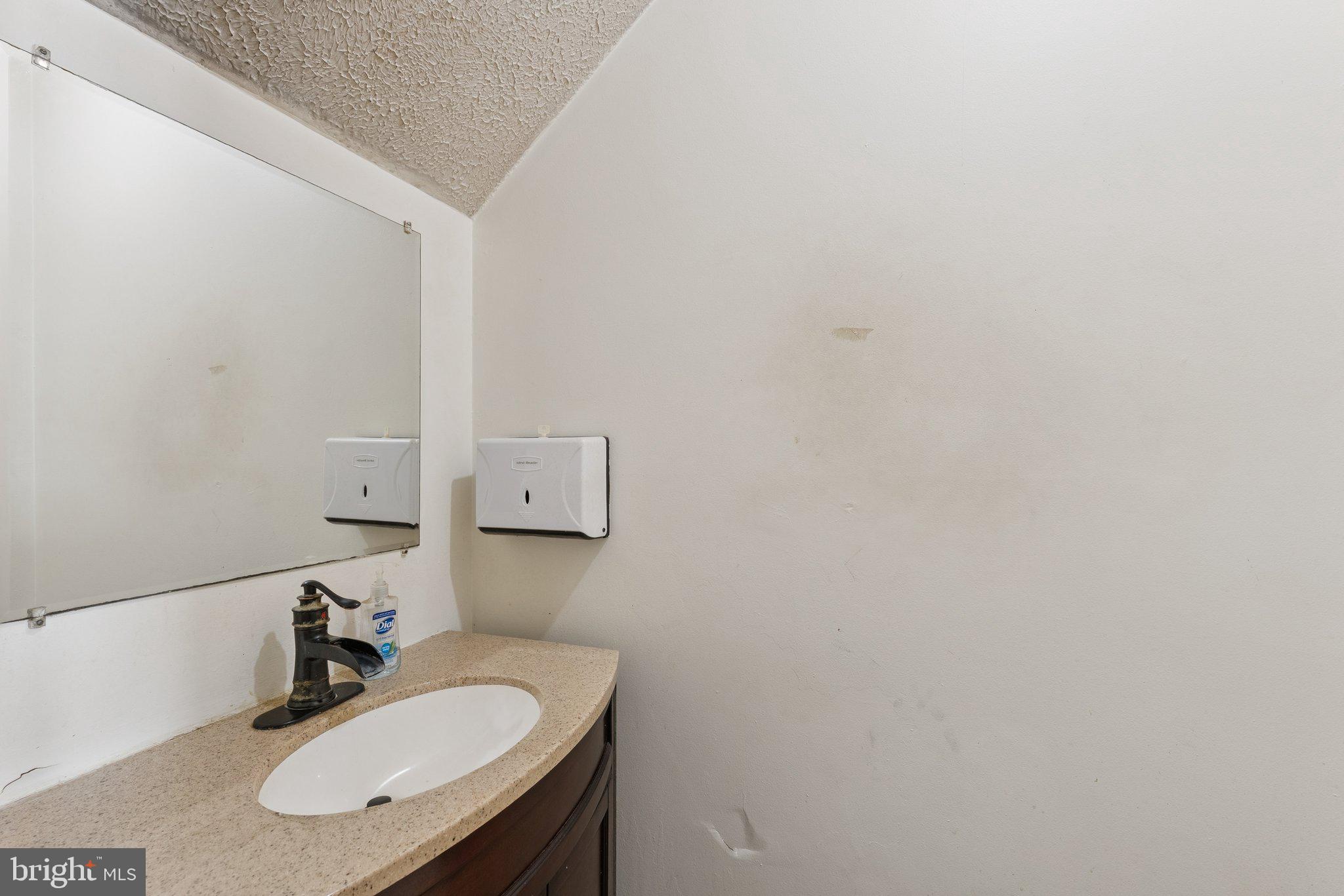 FOUR SEASONS - Residential