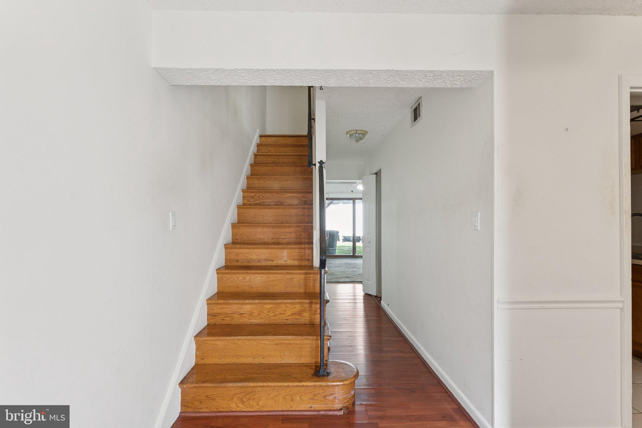 FOUR SEASONS - Residential