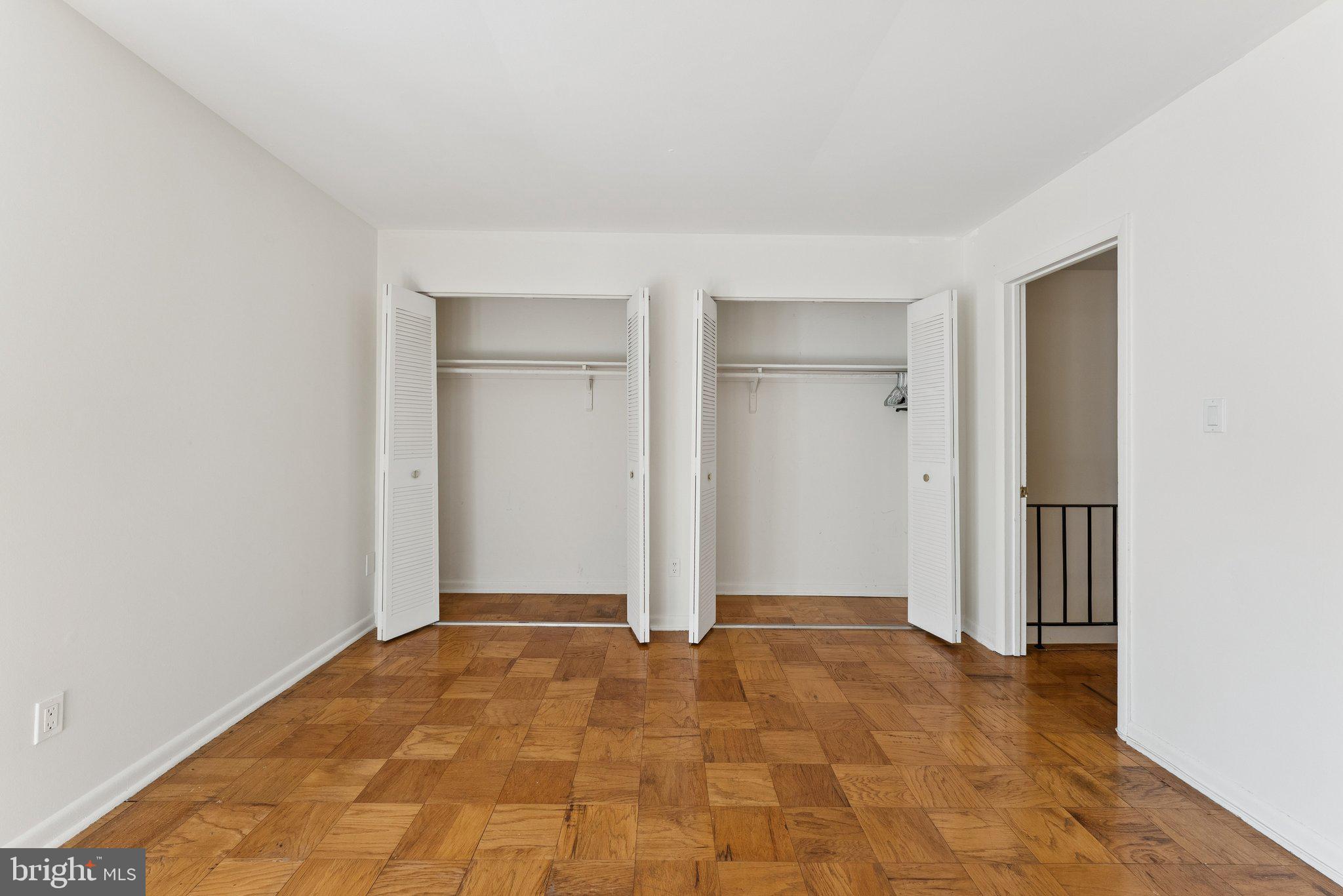 FOUR SEASONS - Residential