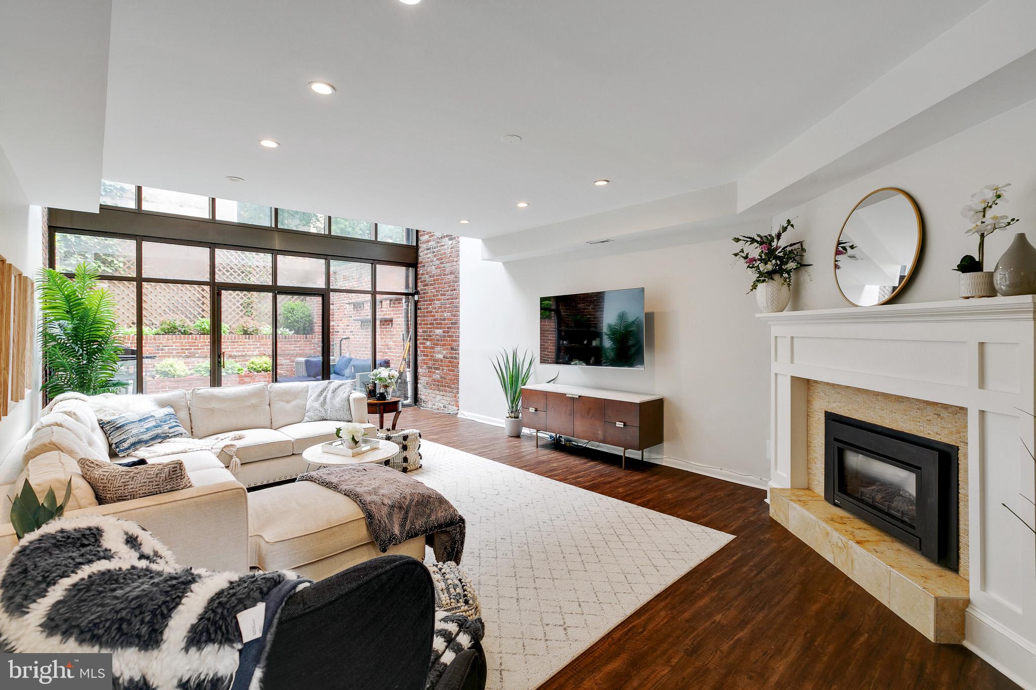 SOCIETY HILL - Residential