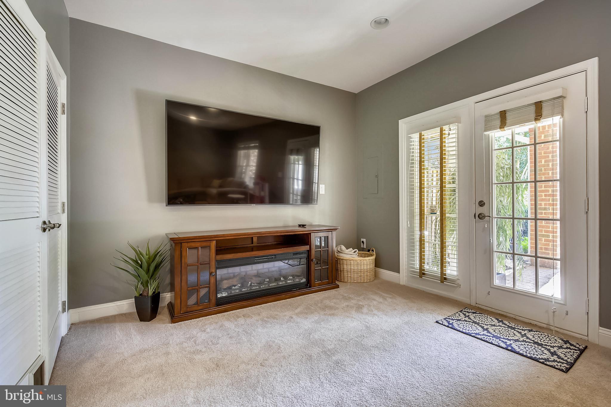 RIVER CREEK - Residential