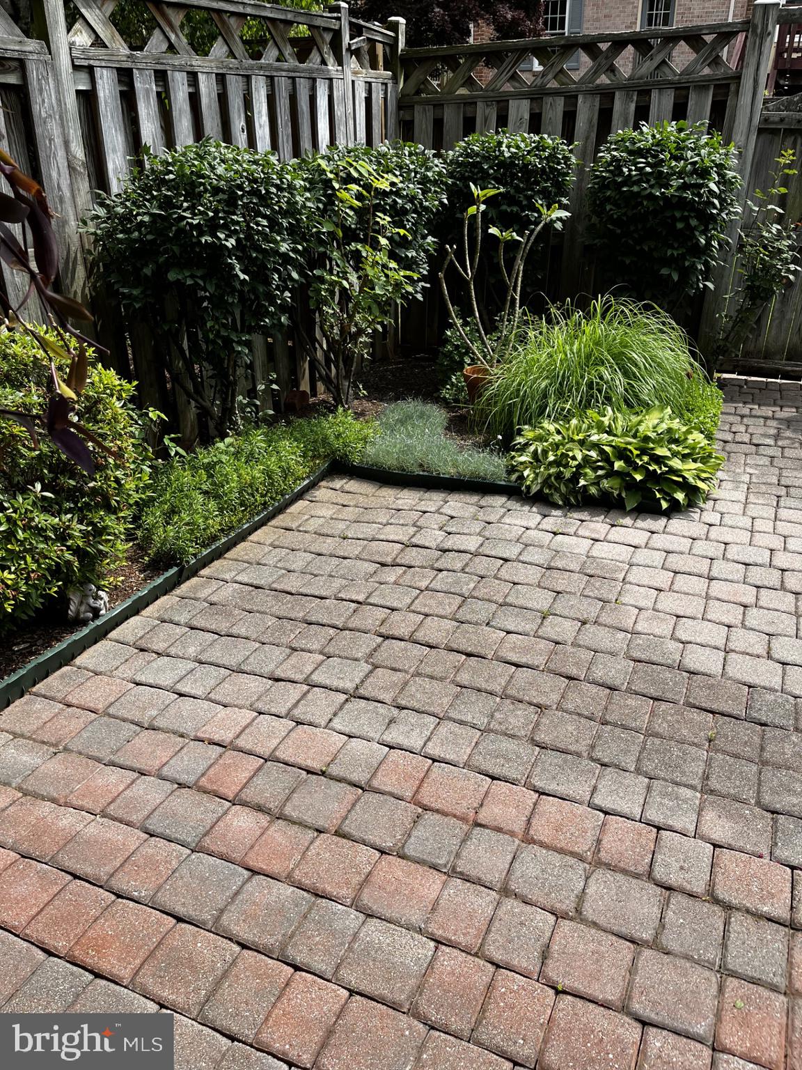 WATERSIDE - Residential