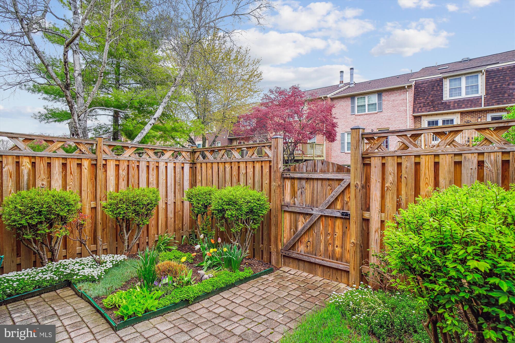 WATERSIDE - Residential