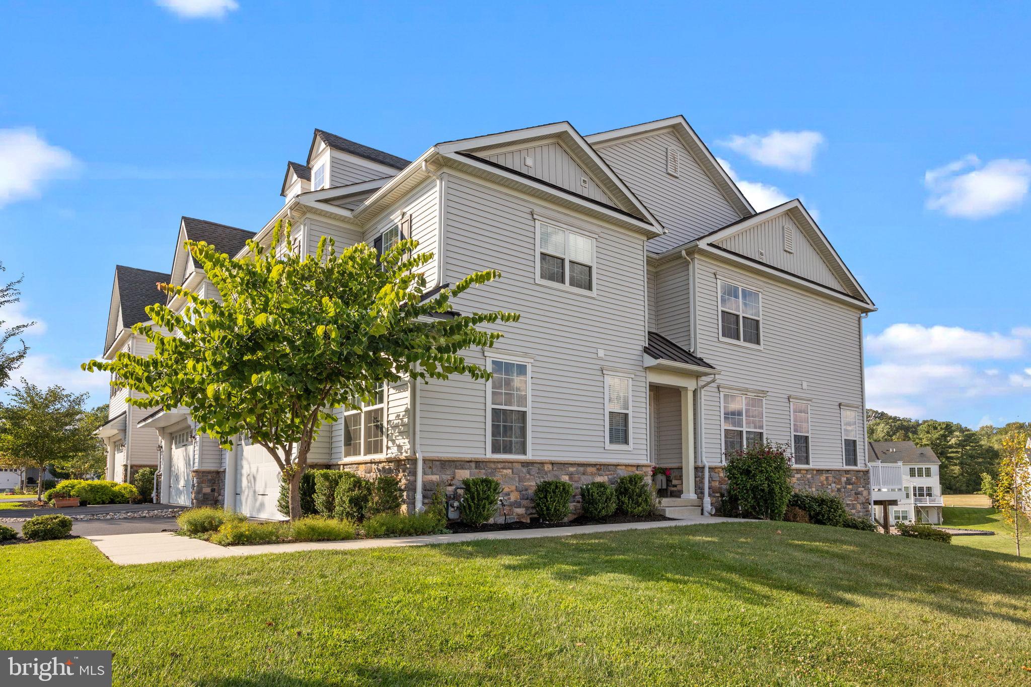470 LEE PLACE