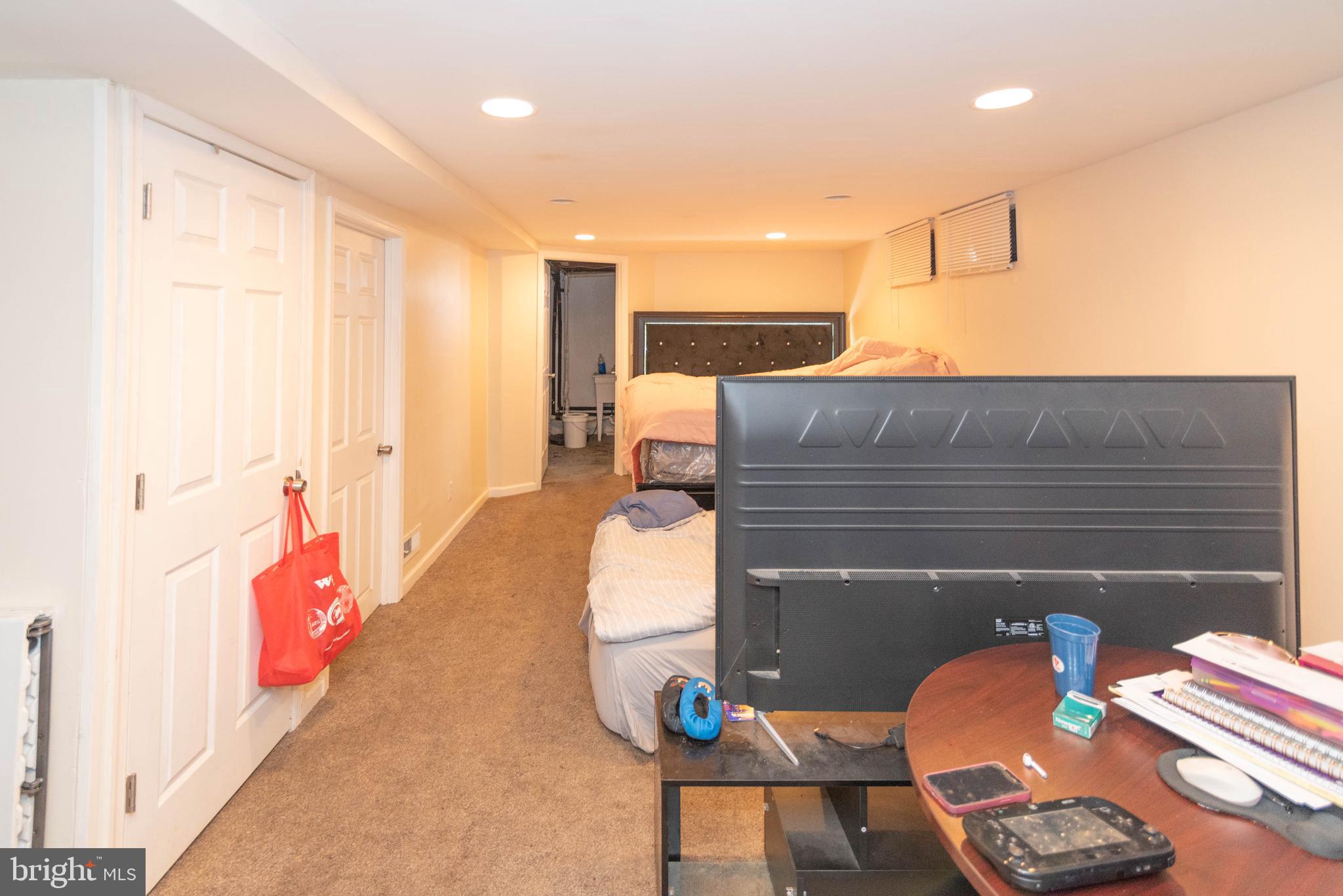 HOLLAND HILL - Residential