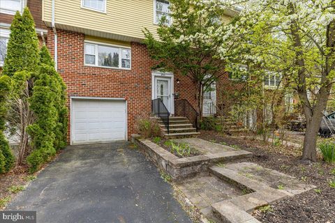 8 TRAFALGAR COURT LAWRENCE NJ 08648