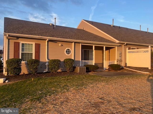 1043 VILLAGE WAY 1043