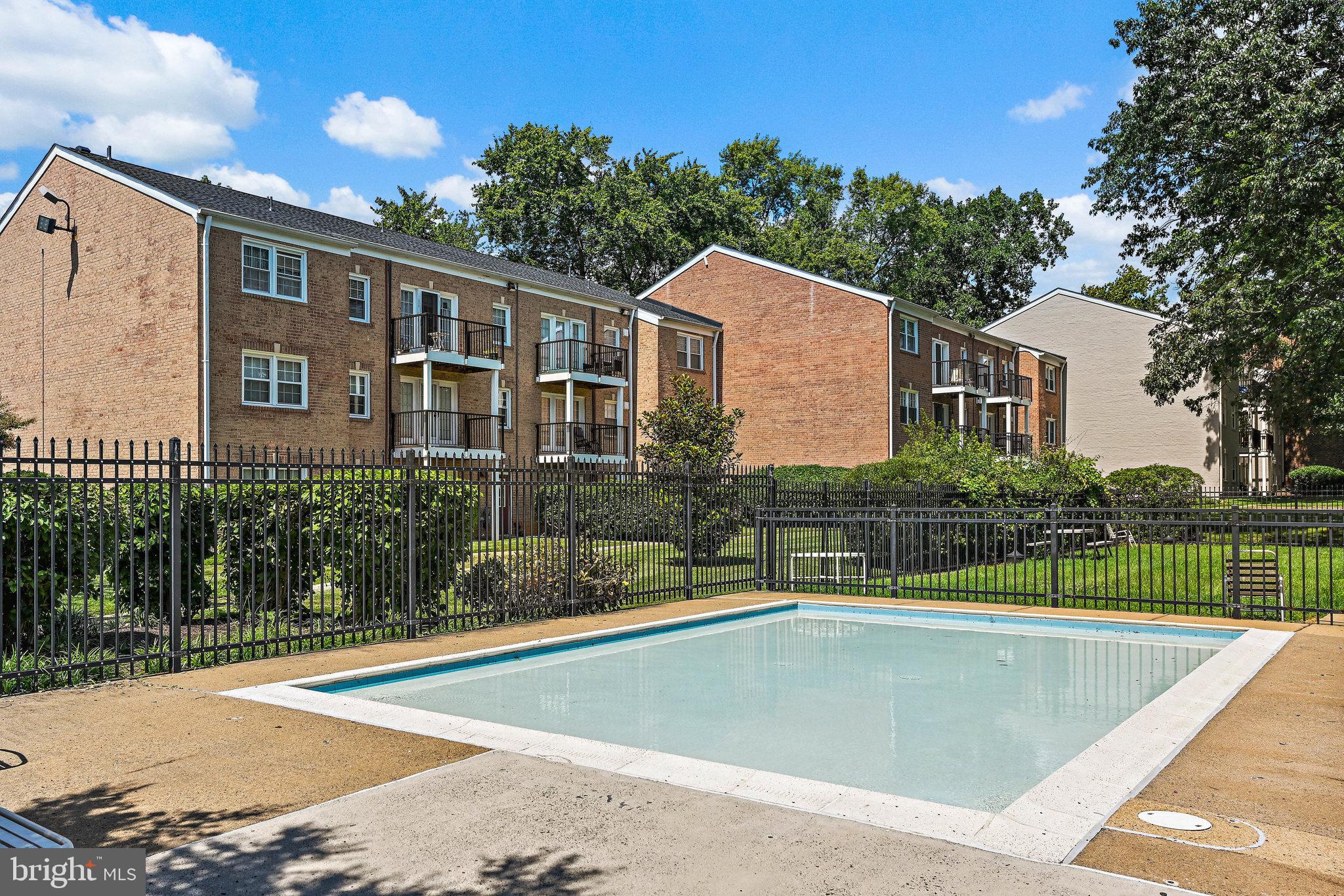 FOXCROFT COLONY CONDOS - Residential