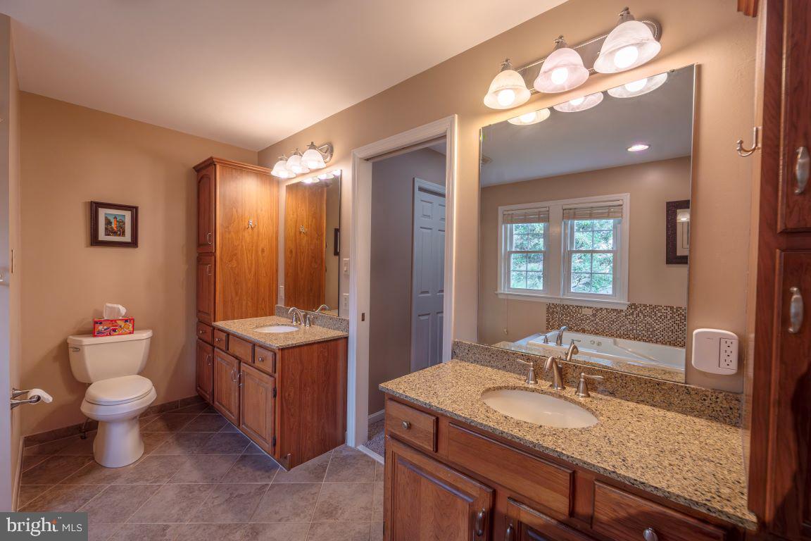 TWELVE OAKS - Residential