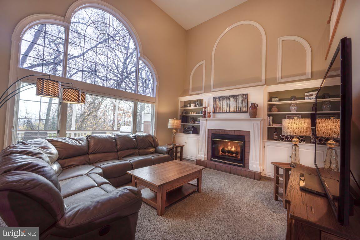 TWELVE OAKS - Residential