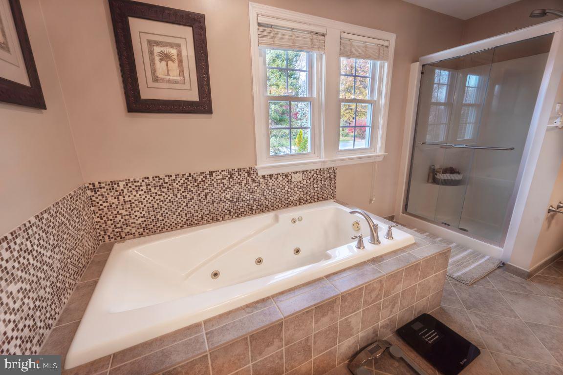 TWELVE OAKS - Residential