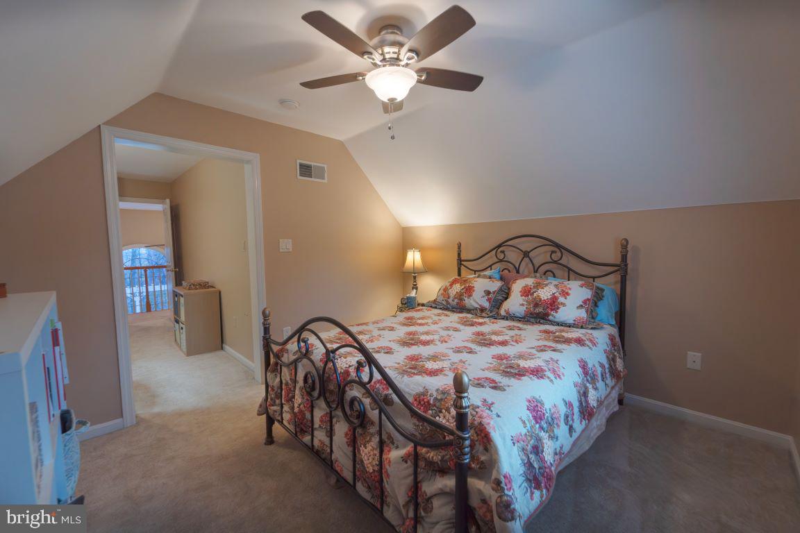 TWELVE OAKS - Residential