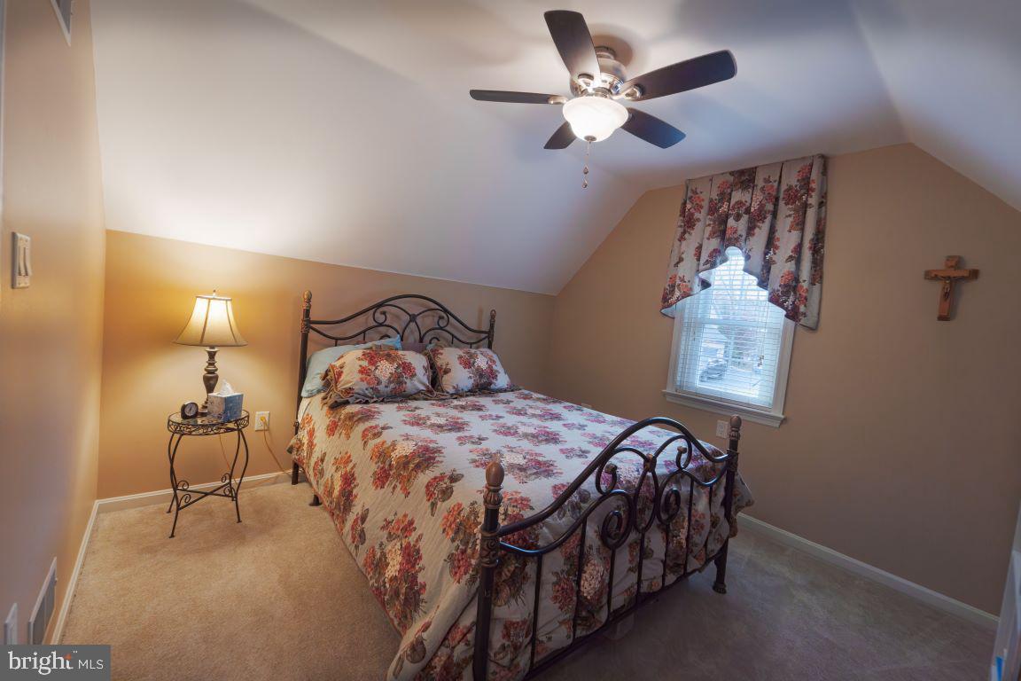 TWELVE OAKS - Residential