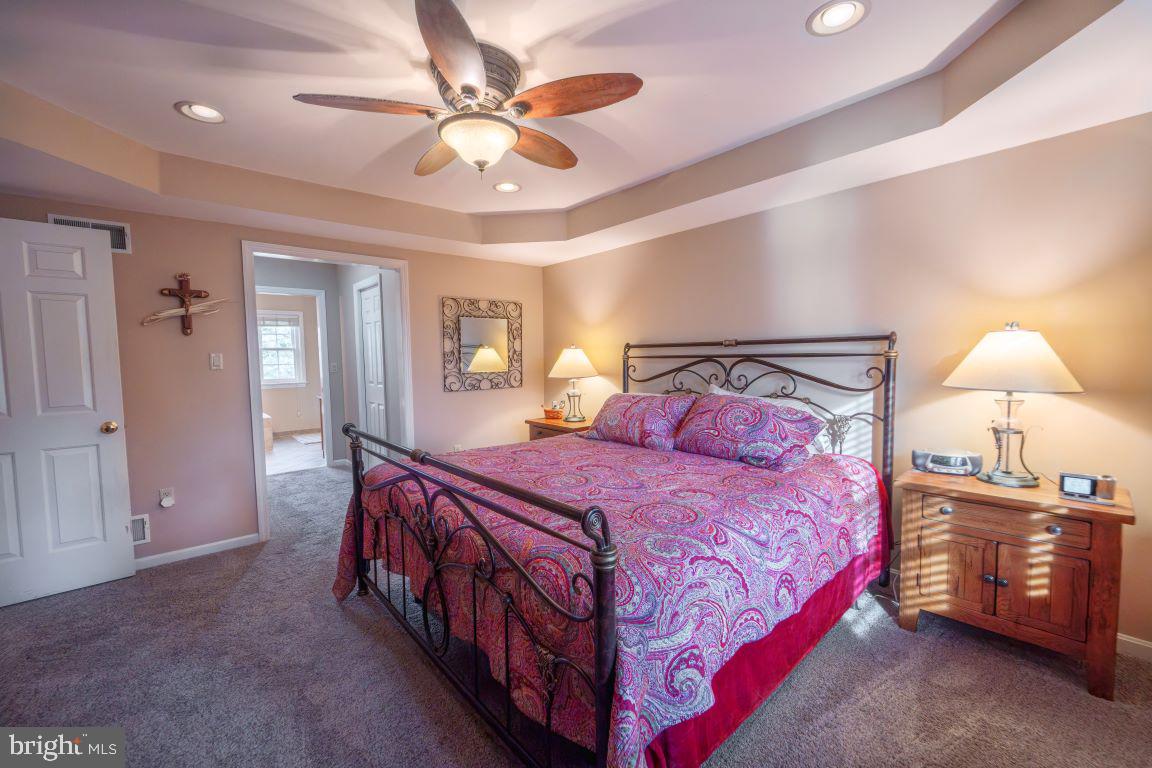 TWELVE OAKS - Residential