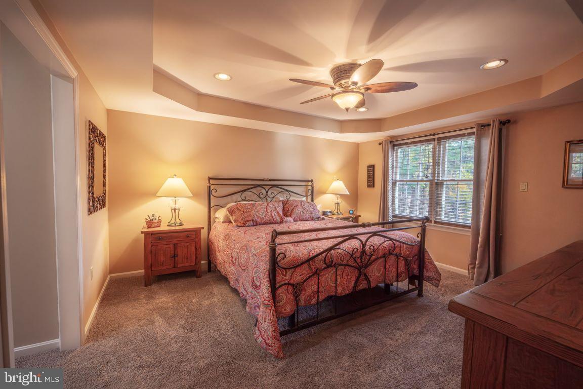 TWELVE OAKS - Residential