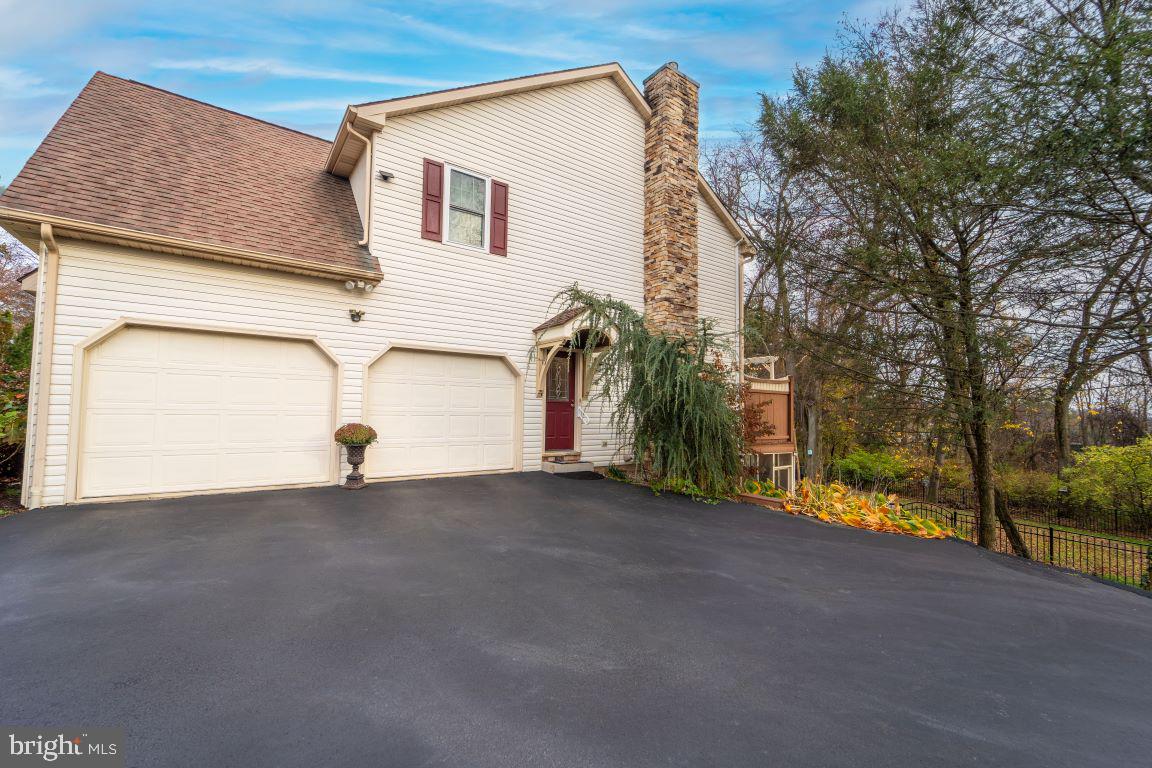 TWELVE OAKS - Residential