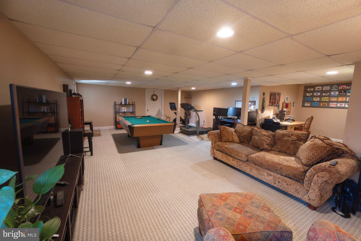 TWELVE OAKS - Residential