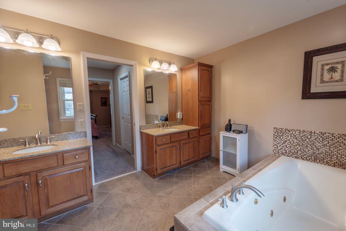 TWELVE OAKS - Residential