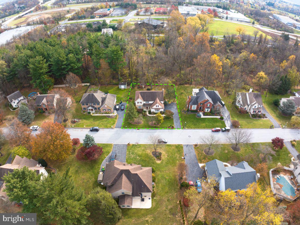 TWELVE OAKS - Residential