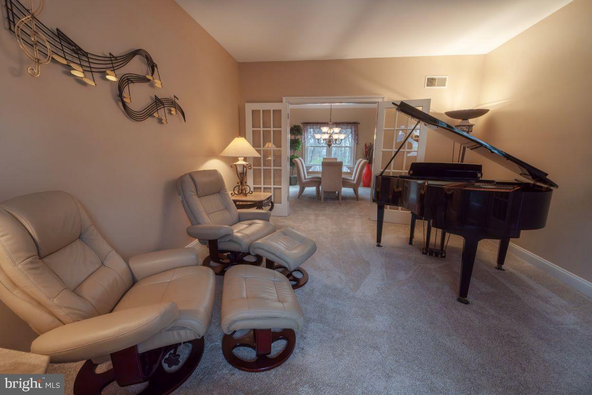 TWELVE OAKS - Residential