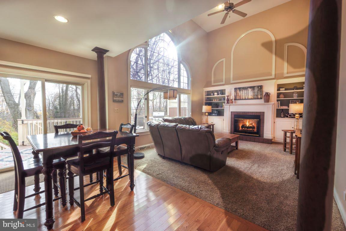 TWELVE OAKS - Residential