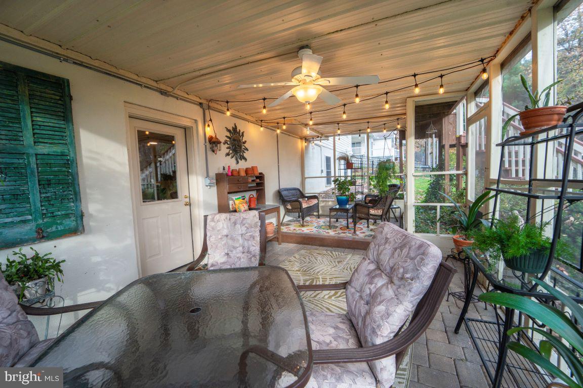 TWELVE OAKS - Residential