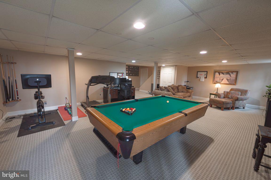 TWELVE OAKS - Residential