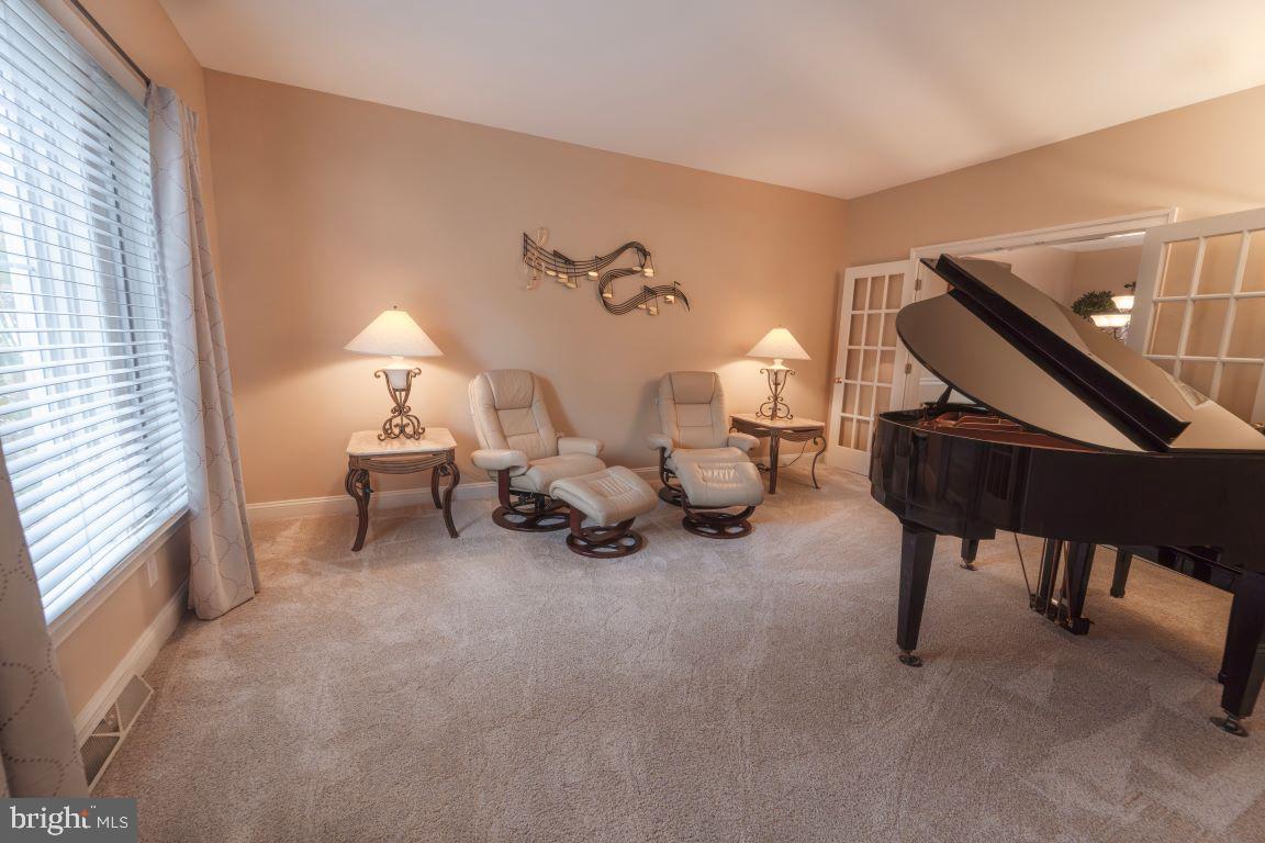 TWELVE OAKS - Residential