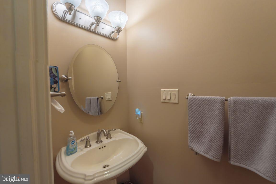 TWELVE OAKS - Residential