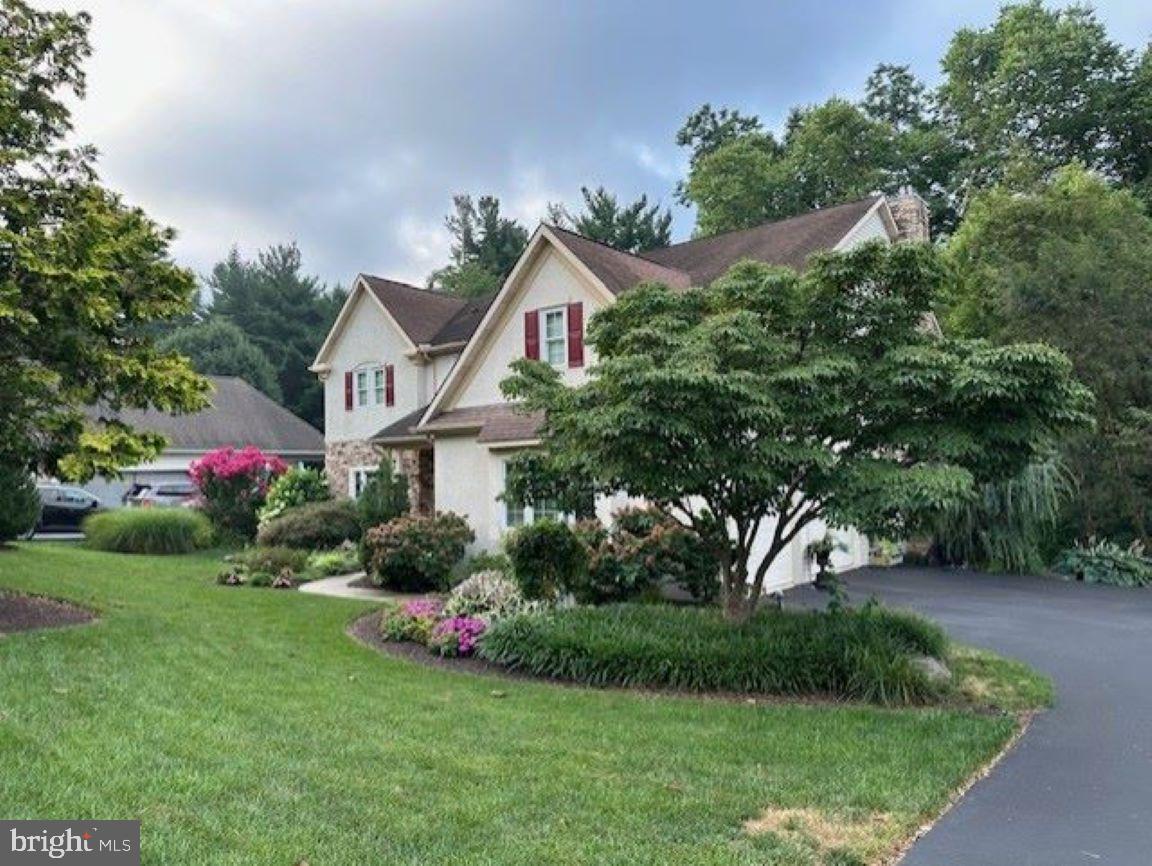 TWELVE OAKS - Residential