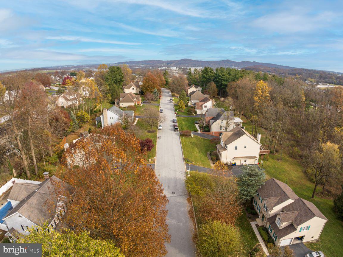 TWELVE OAKS - Residential