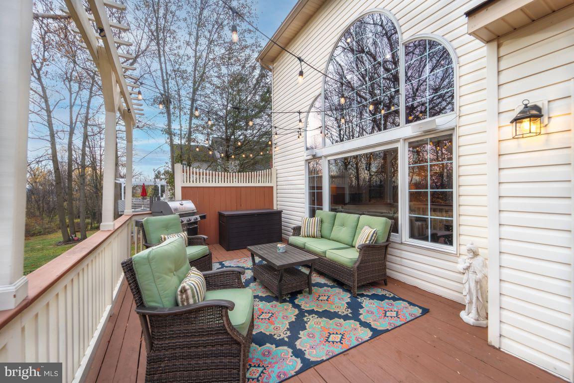 TWELVE OAKS - Residential