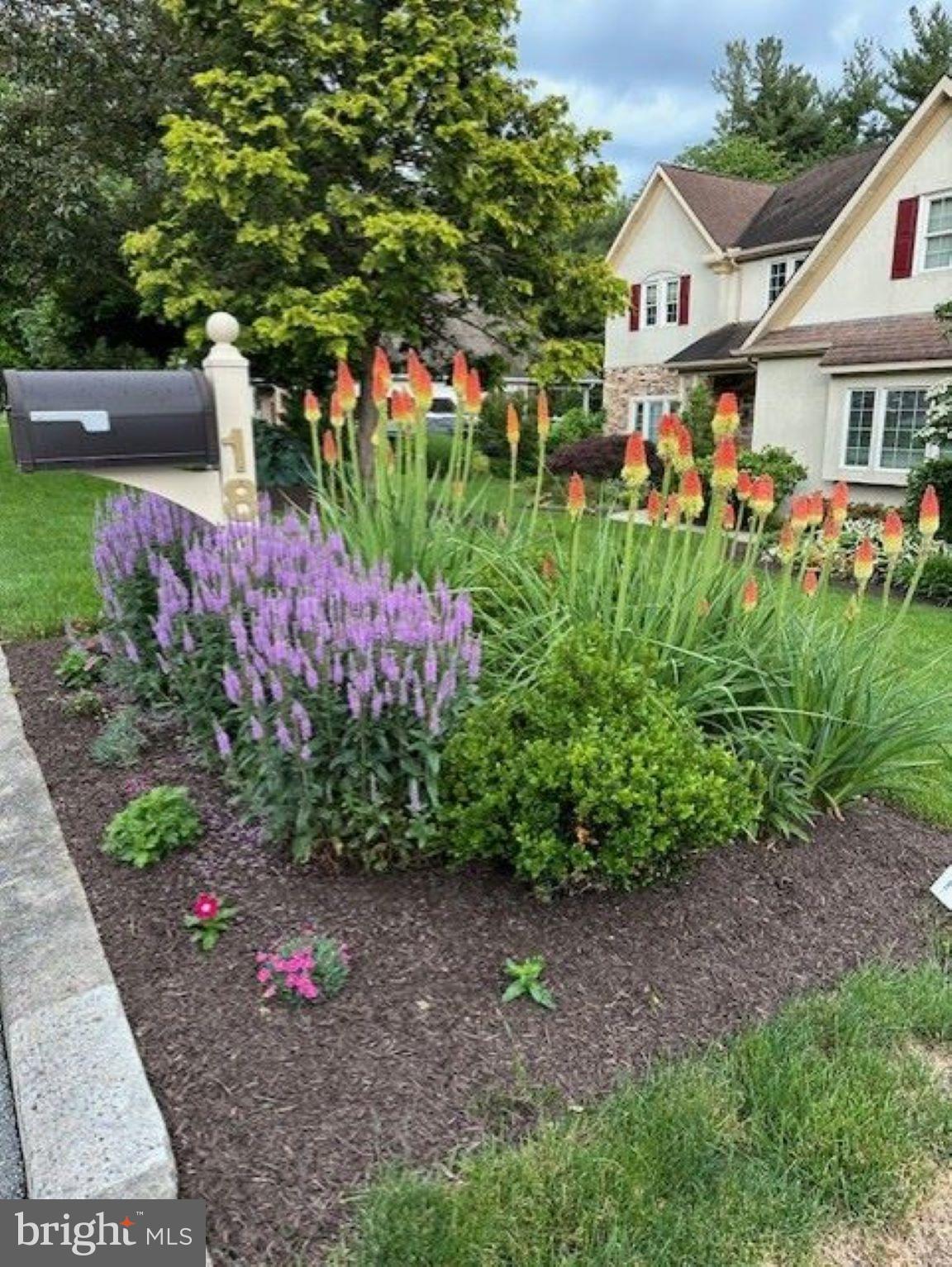 TWELVE OAKS - Residential