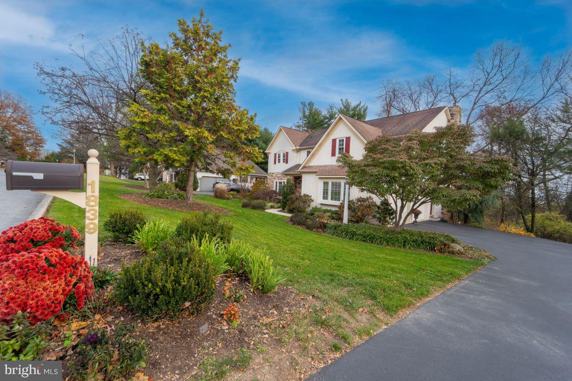 TWELVE OAKS - Residential