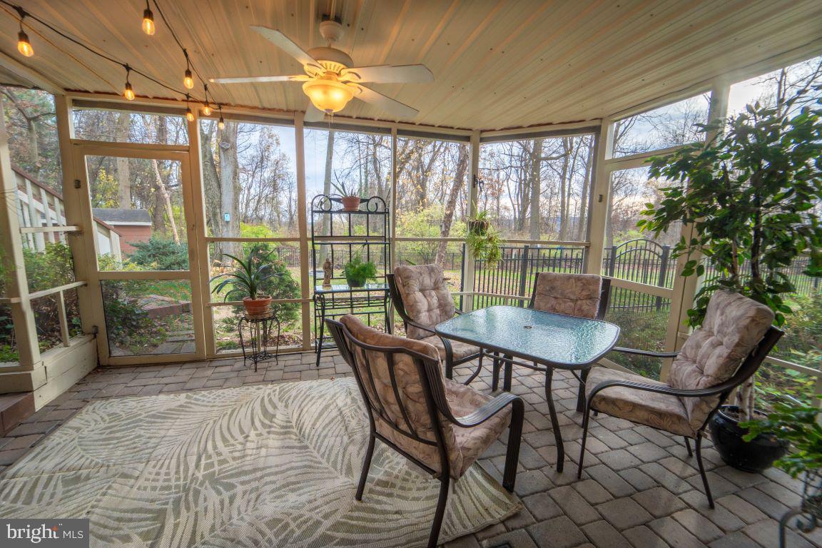 TWELVE OAKS - Residential