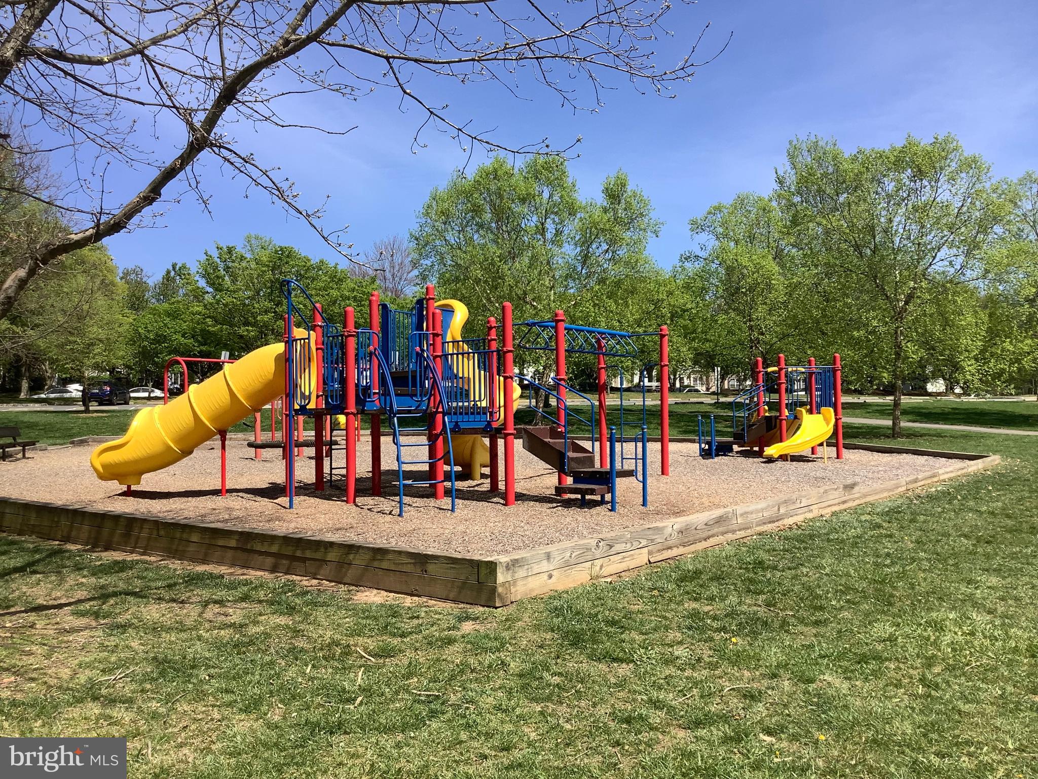 FLOWER HILL - Residential