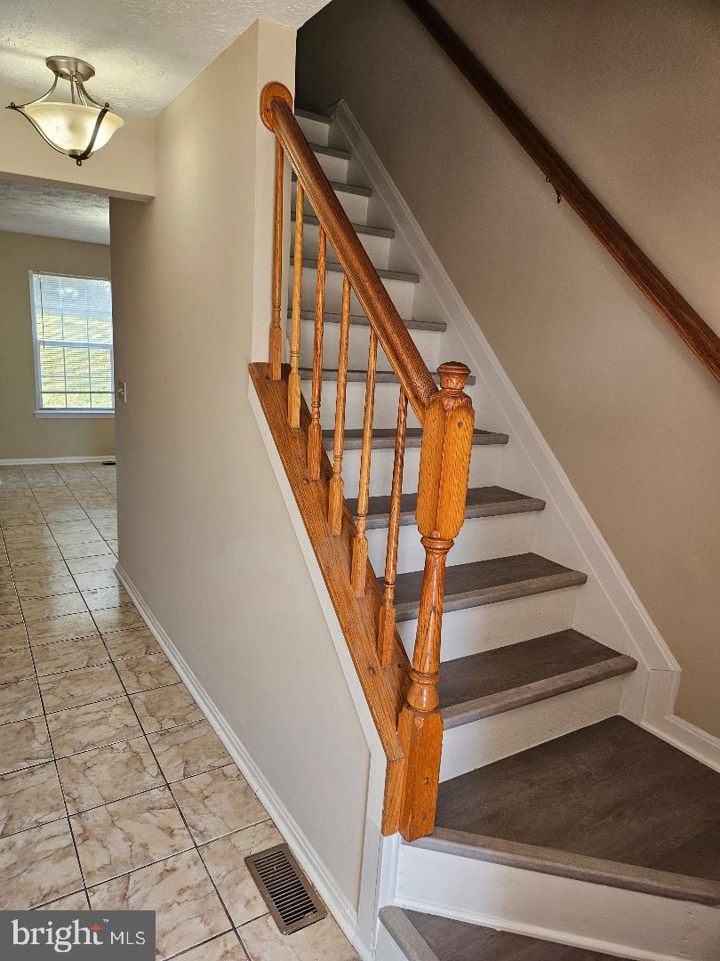 WILLOW HILLS- RESUB PARC - Residential Lease