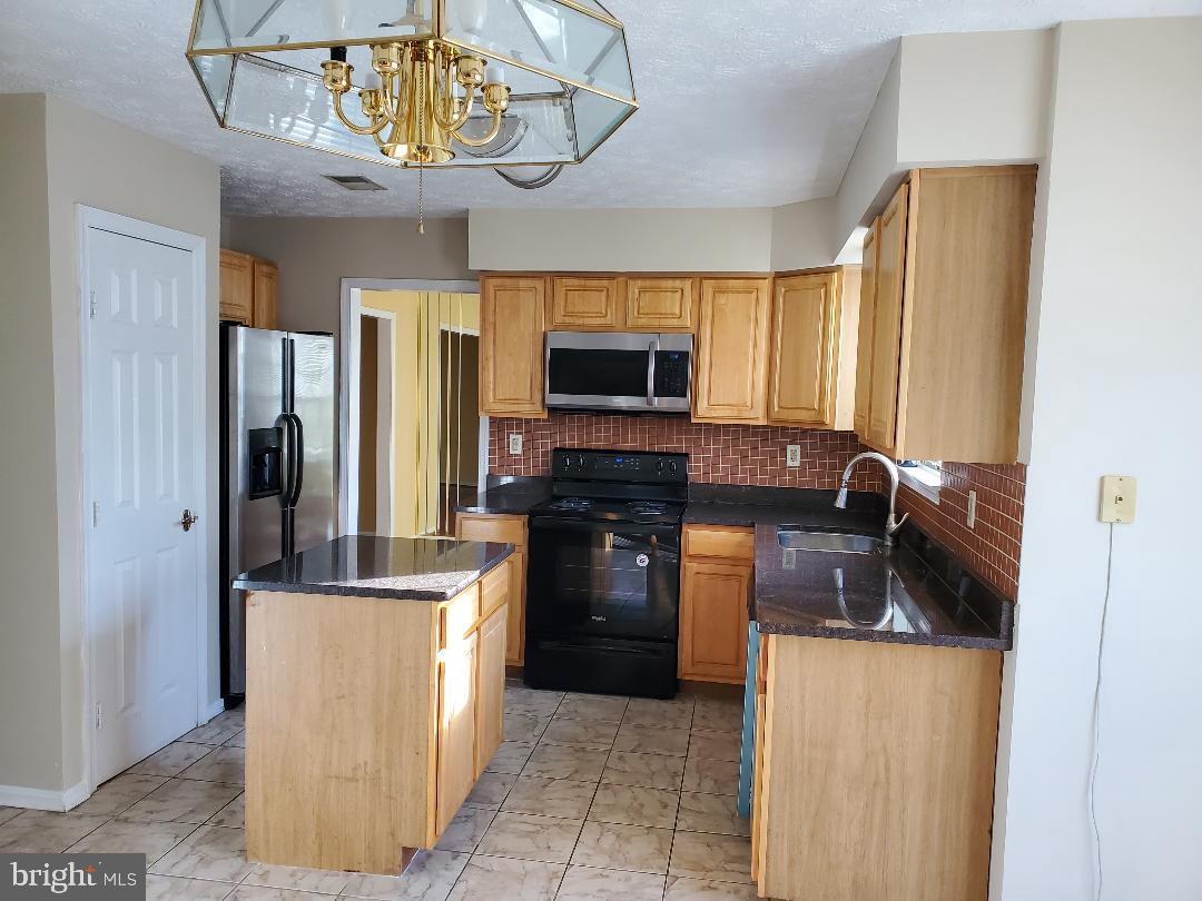 WILLOW HILLS- RESUB PARC - Residential Lease