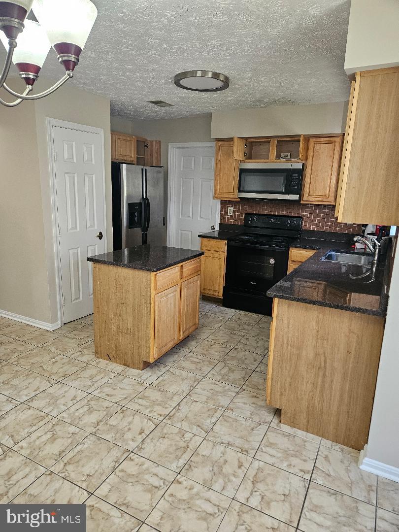 WILLOW HILLS- RESUB PARC - Residential Lease