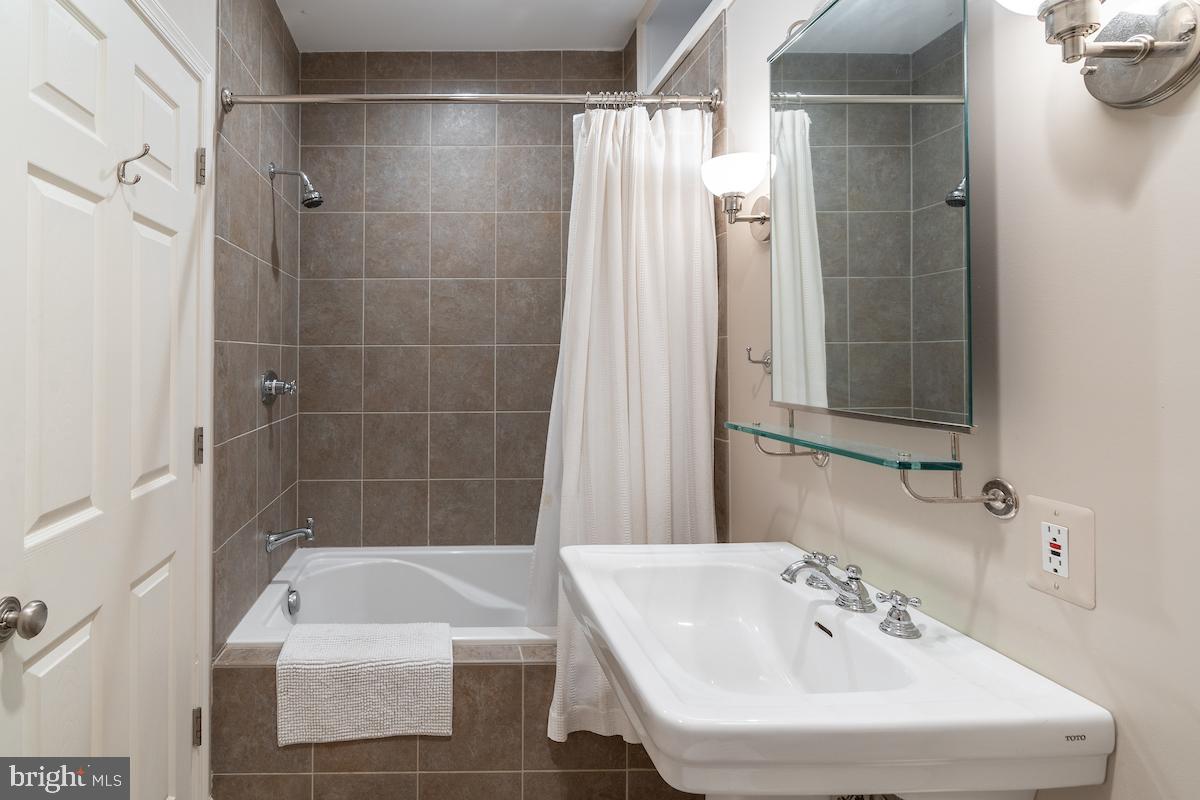 JUSTEMENT WOODS - Residential