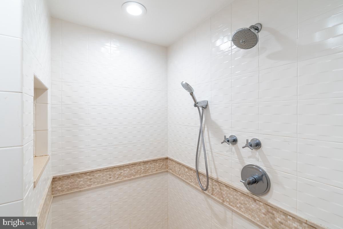 JUSTEMENT WOODS - Residential