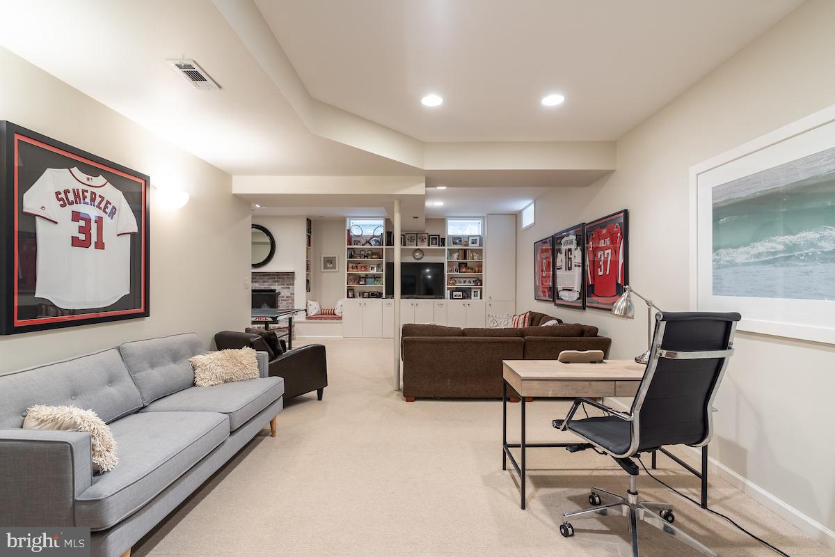 JUSTEMENT WOODS - Residential