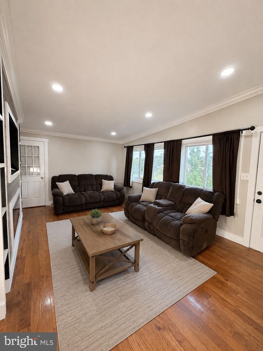 6203 MIDDLETON LANE
