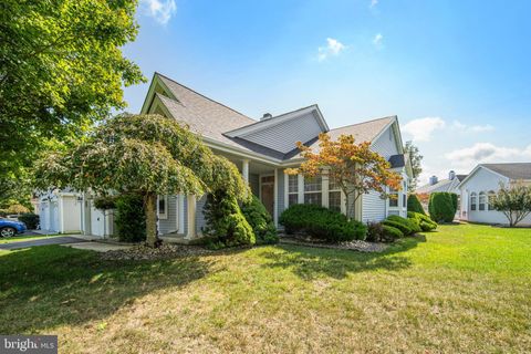 104 MIRAGE BOULEVARD BARNEGAT NJ 08005