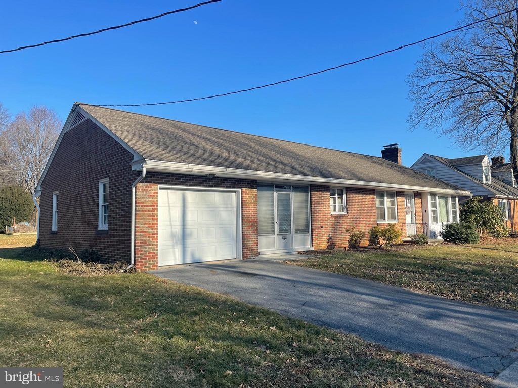 Photo of 147 N CLAY ST, MANHEIM, PA 17545 (MLS # PALA2030816)