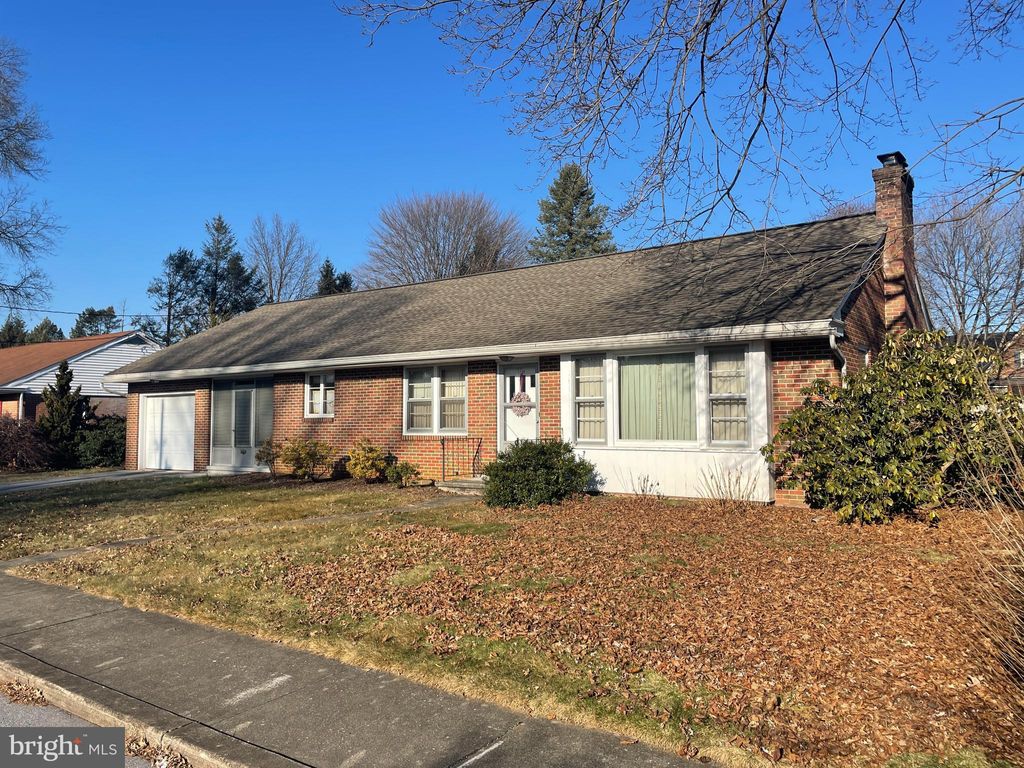 Photo of 147 N CLAY ST, MANHEIM, PA 17545 (MLS # PALA2030816)