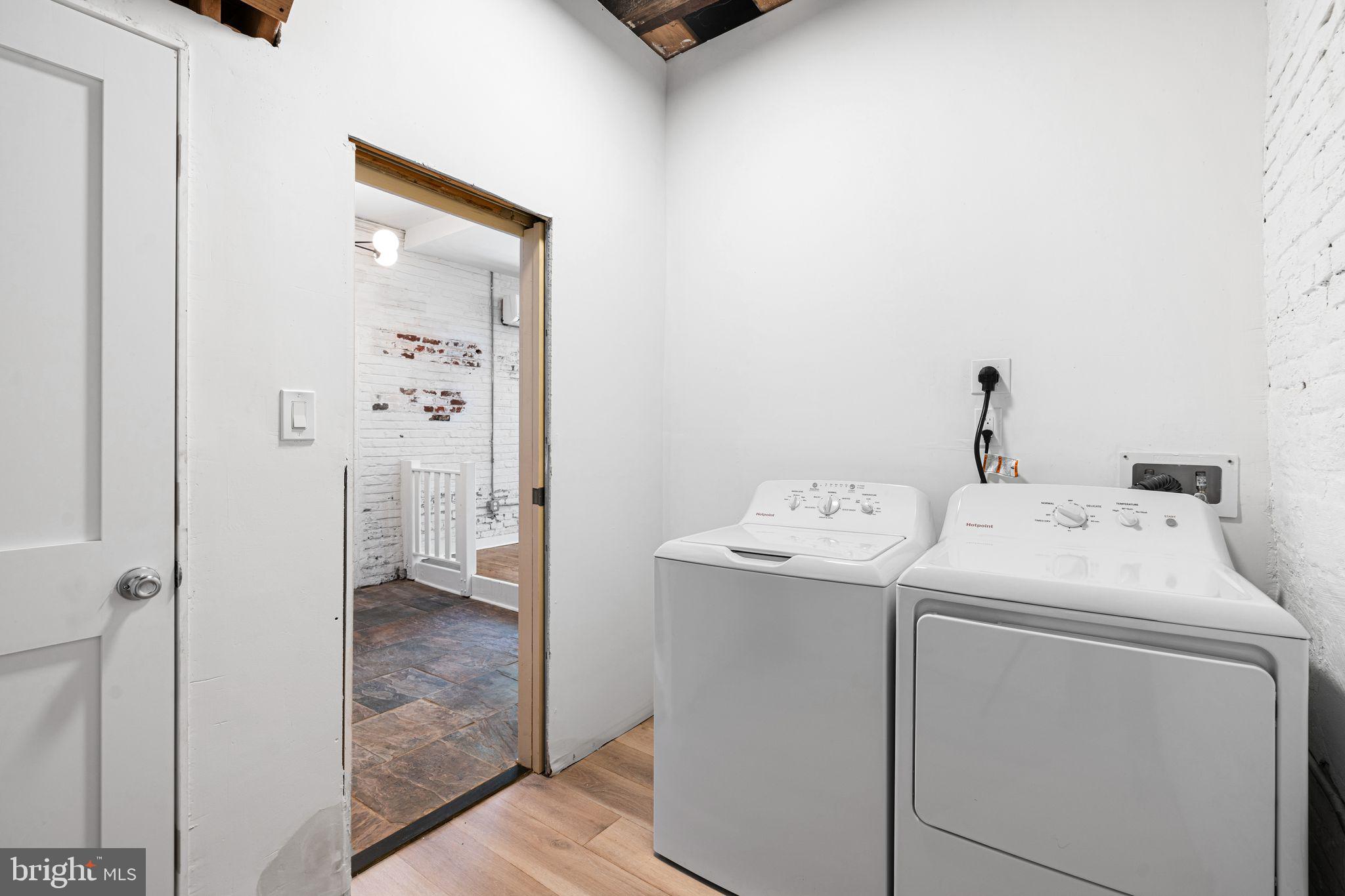 OLDE KENSINGTON - Residential Lease