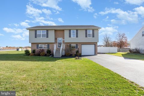 3221 GREY FOX CIRCLE DOVER PA 17315