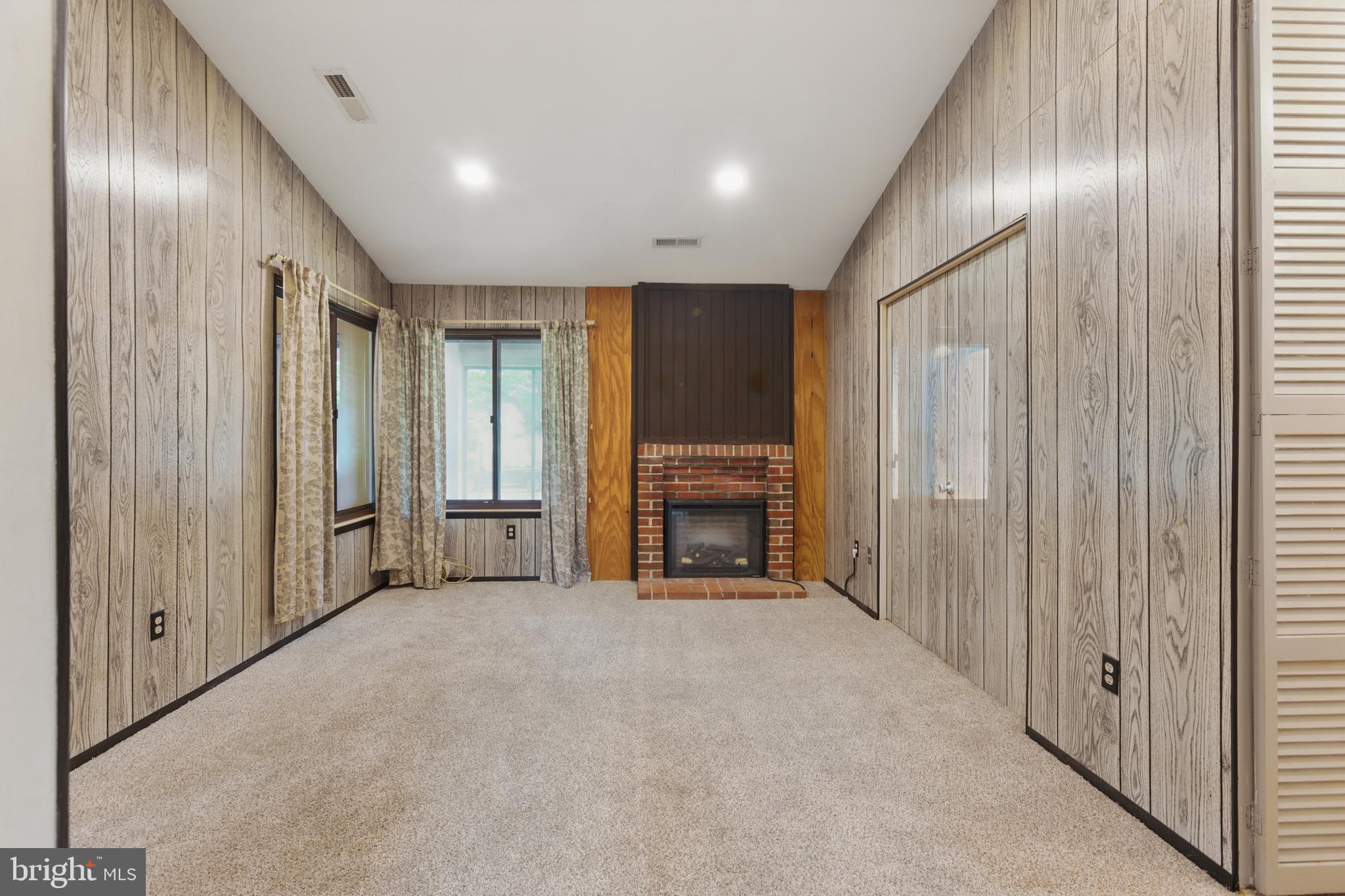 POINTER RIDGE - Residential